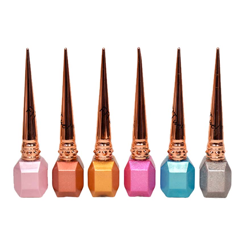 Delineador líquido presentación metálica Fit me surtido